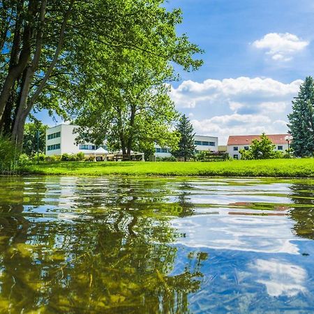 Seepark Hotel Am Wandlitzsee ภายนอก รูปภาพ