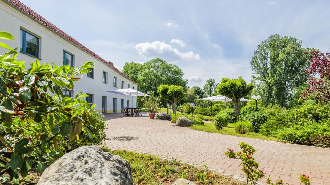 Seepark Hotel Am Wandlitzsee ภายนอก รูปภาพ