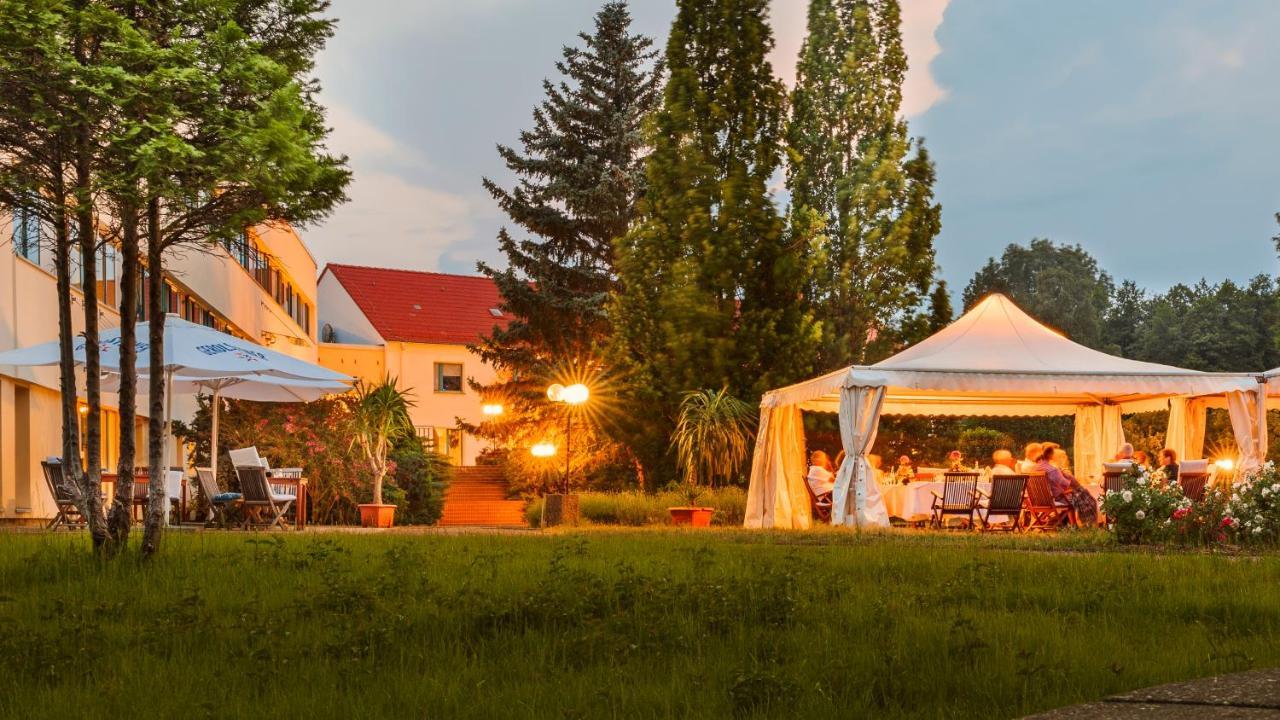 Seepark Hotel Am Wandlitzsee ภายนอก รูปภาพ