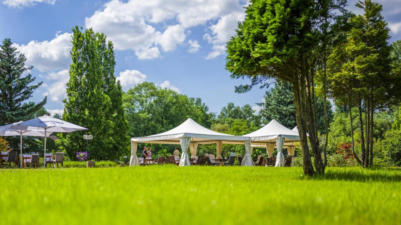 Seepark Hotel Am Wandlitzsee ภายนอก รูปภาพ